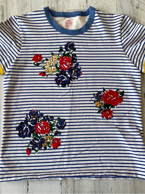 Tory Burch Tops - Tory Burch Top M Striped Tee White with Blue Stripes with Red Floral Accents